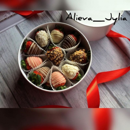 Коробка круглая с Окном (шайба) 145•60 мм Белая (крышка+дно) Коробка круглая с Окном (шайба) 145•60 мм Белая (крышка+дно)